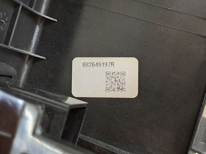 фото №11, Бардачок полка туннеля консоли перед гнездо dacia logan iii 3 sandero 21r