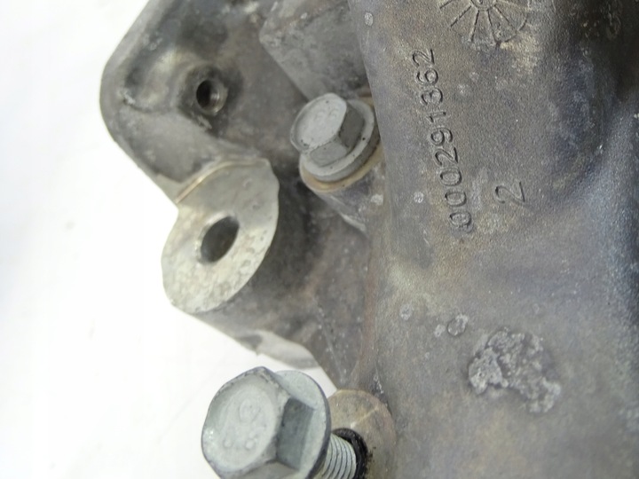 фото №10, Корпус розподільний вал насос води ghibli levante quatroporte 3,0 v6