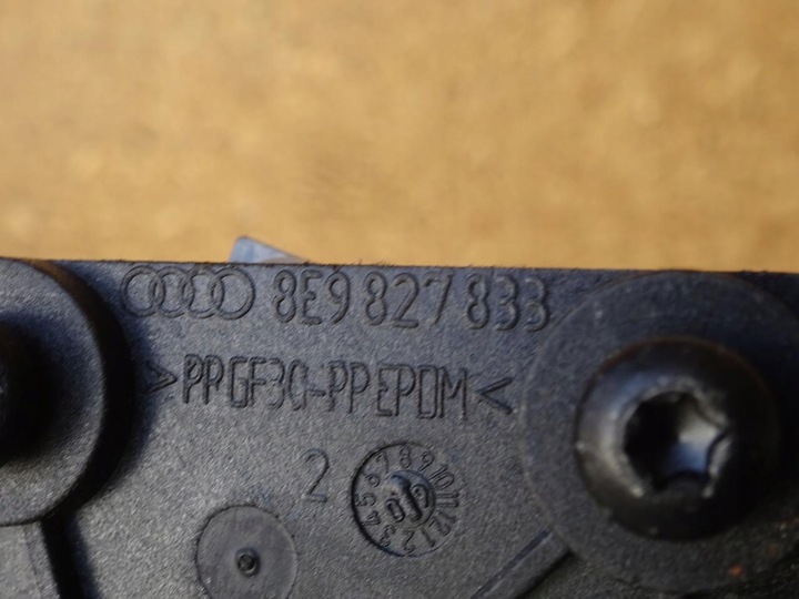 фото №8, Audi a3 8p a4 b6 8e a6 c5 амортизатор кришки зад задньої багажника 8e9827833