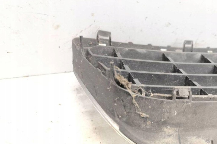 фото №8, Решётка audi a3 sportback 8va, 8vf 8l0853651a 1.9l дизель 81kw 2000