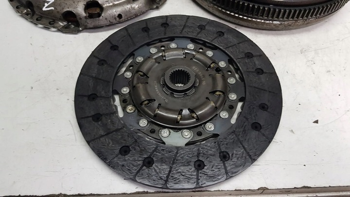 фото №3, Сцепление колесо двухмассовый комплект 415043110 audi a3 leon passat octavia golf