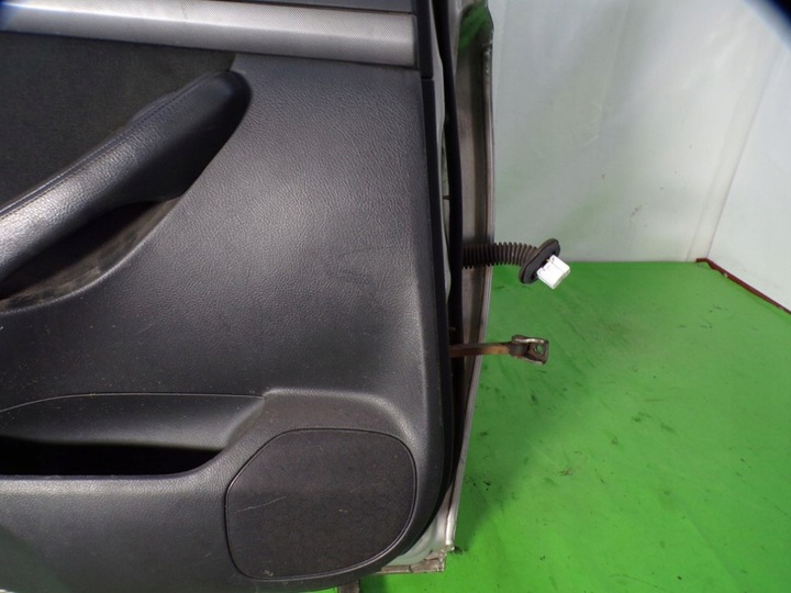 фото №13, Toyota avensis ii t25 универсал дверь левая зад задние лак 1c0