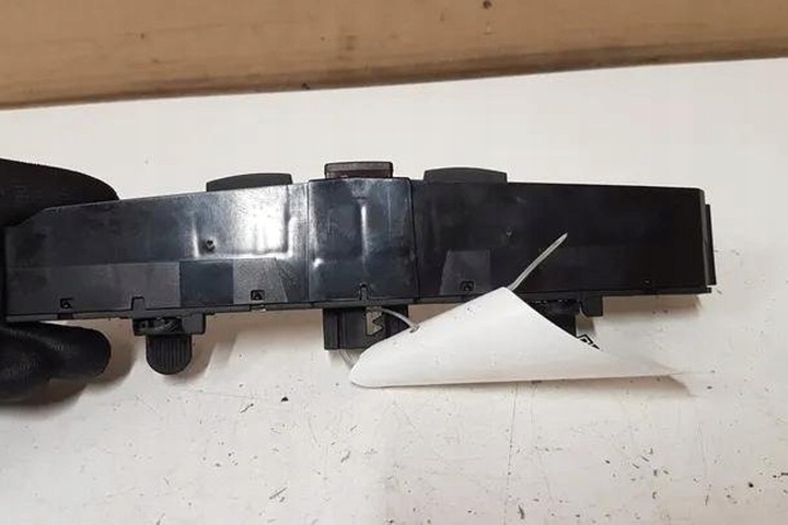 фото №8, Кнопка аварійних opel zafira b a05 13100105 1.9l дизель 88kw 2007