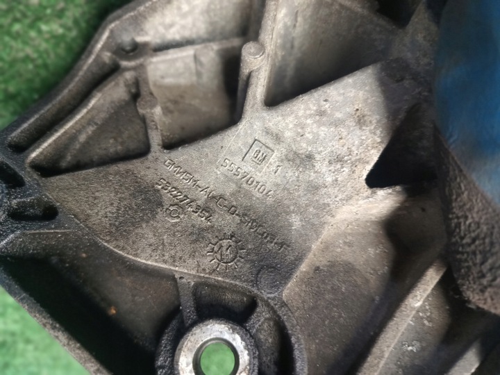 фото №3, Opel astra j кронштейн лапи компресора 55570104