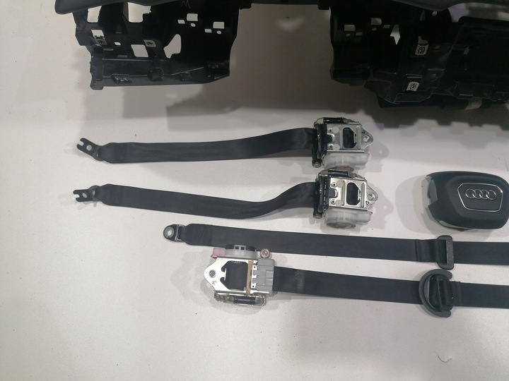 фото №5, Audi q8 4m8 панель консоль подушка безпеки подушки ремені