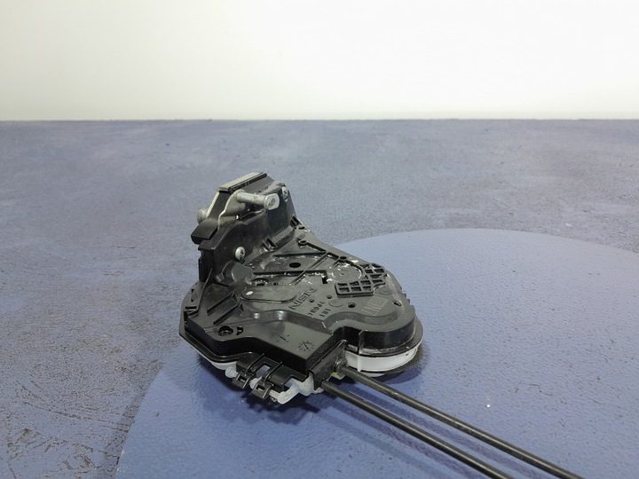 фото №4, Toyota corolla xi e16 замок дверь зад правые 4 pin