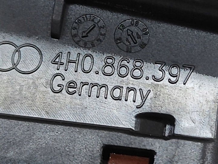 фото №7, Audi a8 s8 d4 4h 2011 кнопка відкривання кришки багажника