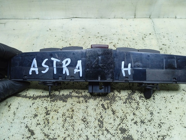 фото №7, Кнопки выключатель аварийных 13100108 opel astra iii h
