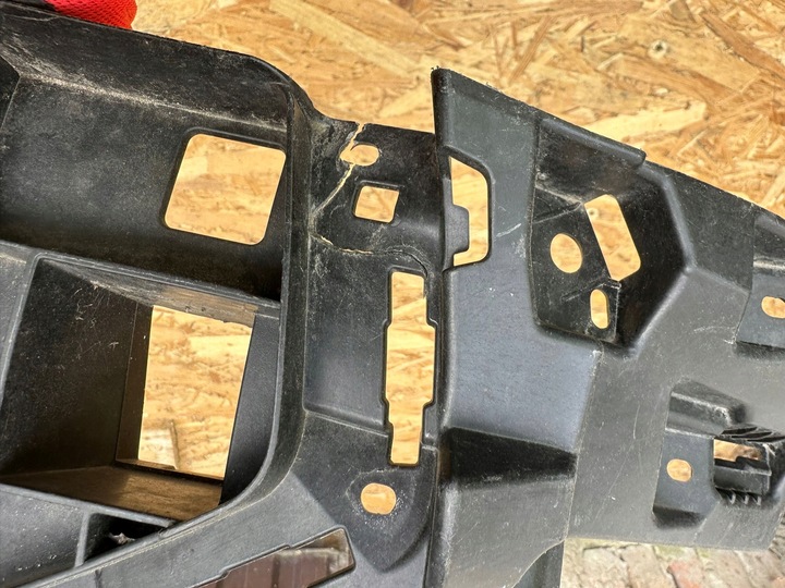 фото №6, Кріплення каркас решітка 4k0807233 audi a6 c8