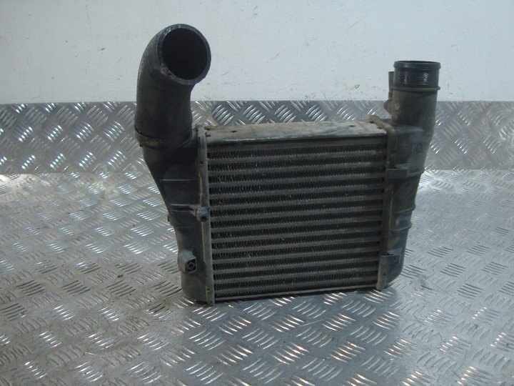 фото №1, Радиаторов интеркулер левая 2,0 tdi audi a4 b7