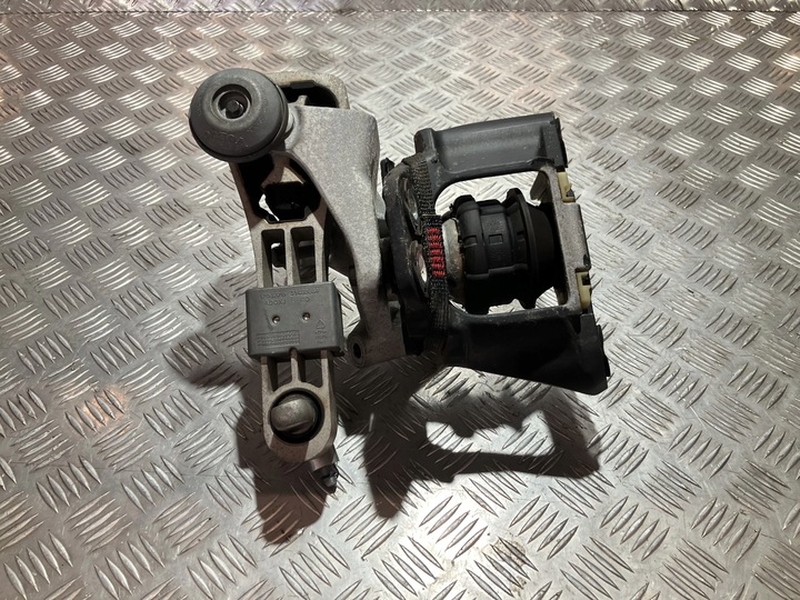 фото №1, Лапи подушка двигуна volvo s90 2.0 d