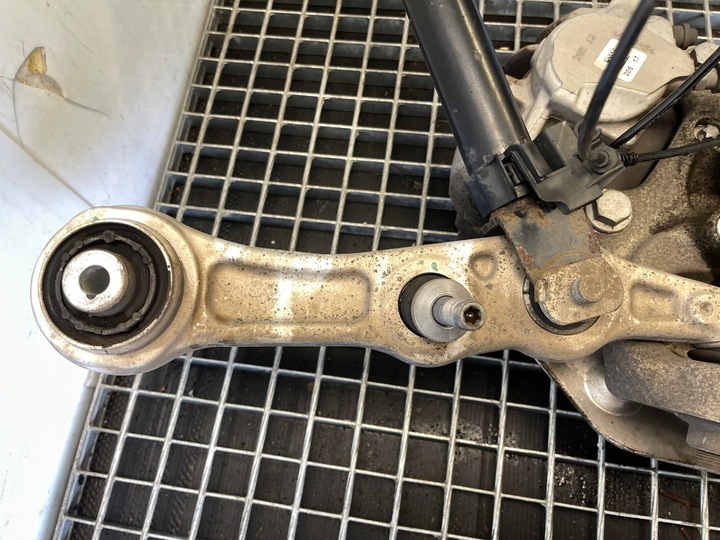 фото №12, Mercedes w213 e-klasa 2.0 cgi підвішування лівий перед амортизатор mcpherson  поворотна опора