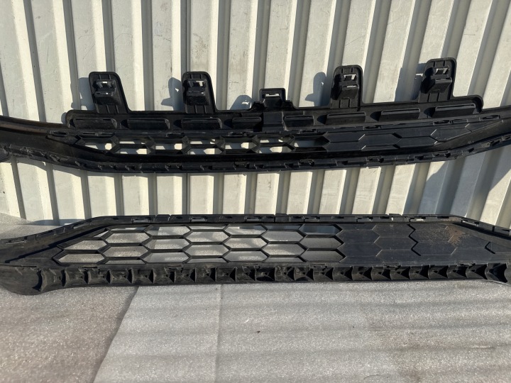фото №8, Vw up рестайлинг решётка бампера перед 1s0853677f