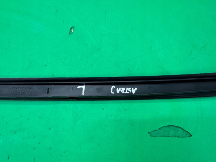 фото №9, Молдинг скла передній лобовий ліва 13280301 opel astra j iv 09-