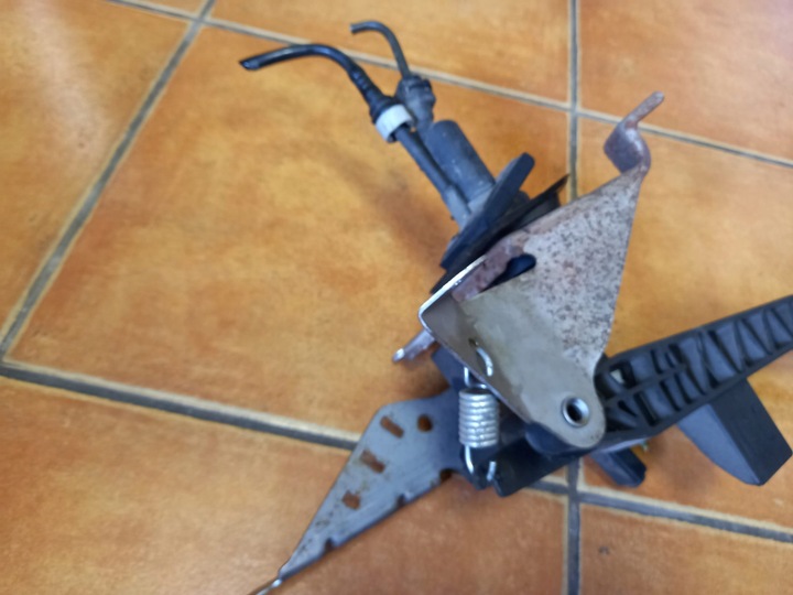 фото №4, Педаль зчеплення volvo c30 4n51-7b633-ek 2 pin європа