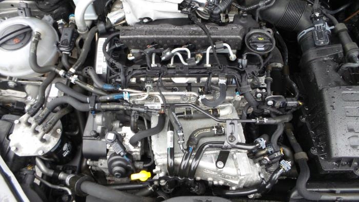 фото №1, Двигатель комплектный octavia passat leon 1.6 tdi clh clha 17r