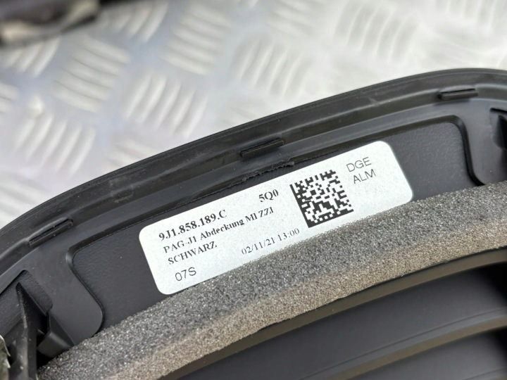 фото №5, Porsche taycan 4s панель приладів капот панель консолі 9j1858189c 9j0919107k