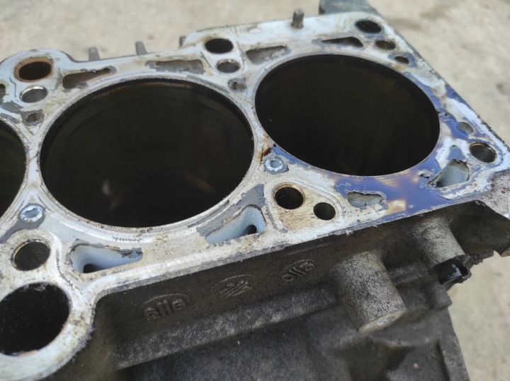 фото №7, Блок  двигуна vw audi 2.0 fsi axw 06d103023