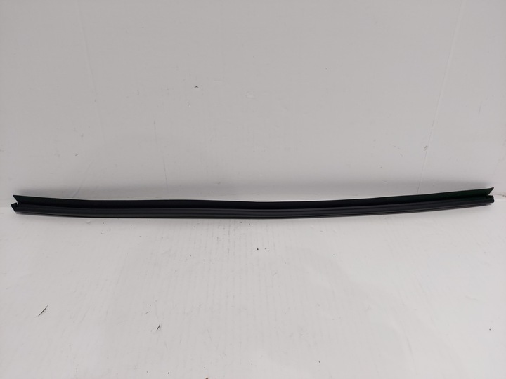 фото №1, Hyundai i30/i30 cw 09-12 прокладка планка дверь правые зад