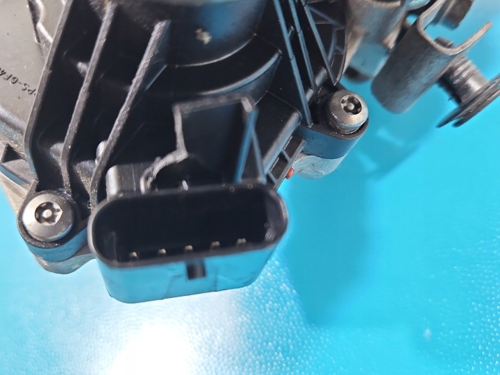 фото №10, Клапан egr bmw f34 gt 737891-10 2.0d b47d20a изогнутая трубка 5 pin