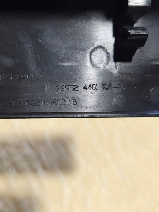 фото №8, Renault kadjar молдинг порогова накладка перед права 769512852r l 769524401r