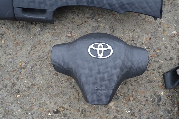 фото №7, Toyota yaris ii панель консоль подушки ремені