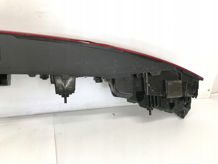 фото №11, Audi e-tron лампа накладка крышки зад led 4ke945095f