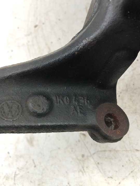 фото №7, Vw touran поворотна опора правий зад 1k0436ae