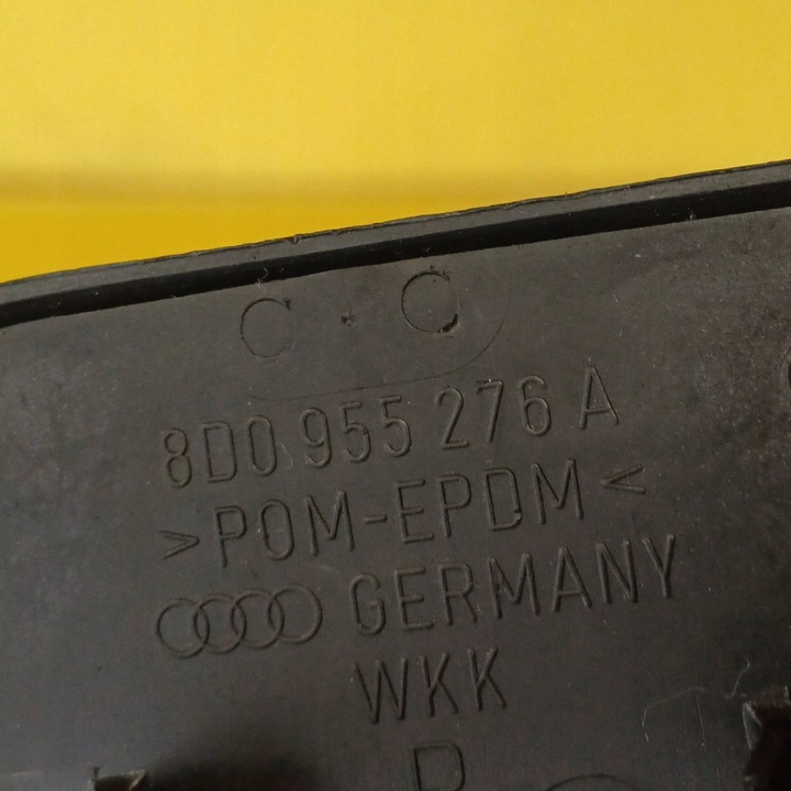 фото №3, Заглушка розпилювач лампа права audi a4 b5 8d0955276a nr47