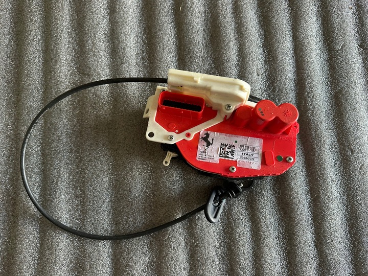 фото №1, Замок двері лівих ferrari sf90 806665...