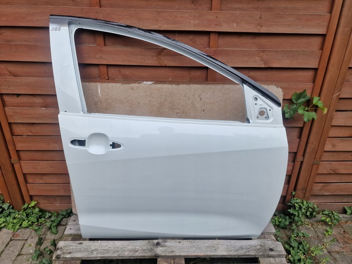 фото №1, Toyota yaris iv дверь правые перед демонтаж жемчуг 089 warszawa-koło-poznań