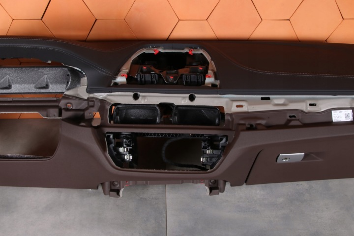 фото №7, Bmw g30 g31 lci оригинальная торпедо раздаточная консоль sensatec mokka head up