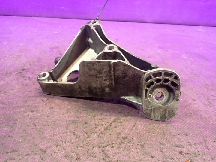 фото №5, Bmw e60 e61 2,0d n47d20a лапи двигателя 2211 6777053 01 n47 d20 a