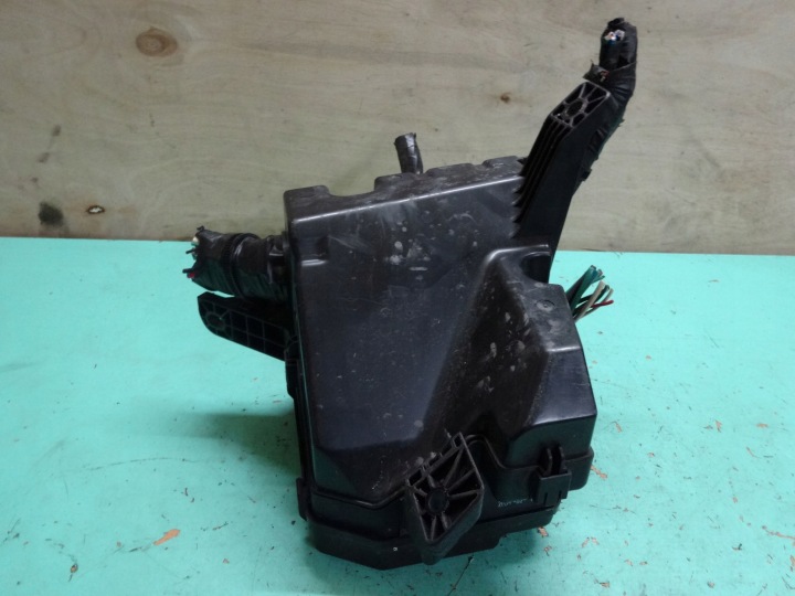 фото №7, Toyota yaris ii рестайлинг 1.3 b 09r коробка предохранителей 82662-52301 7178r0a2