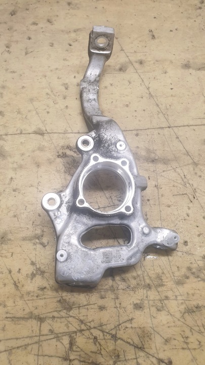 фото №1, Mercedes c класс w205 4matic поворотный кулак правые перед 2052800