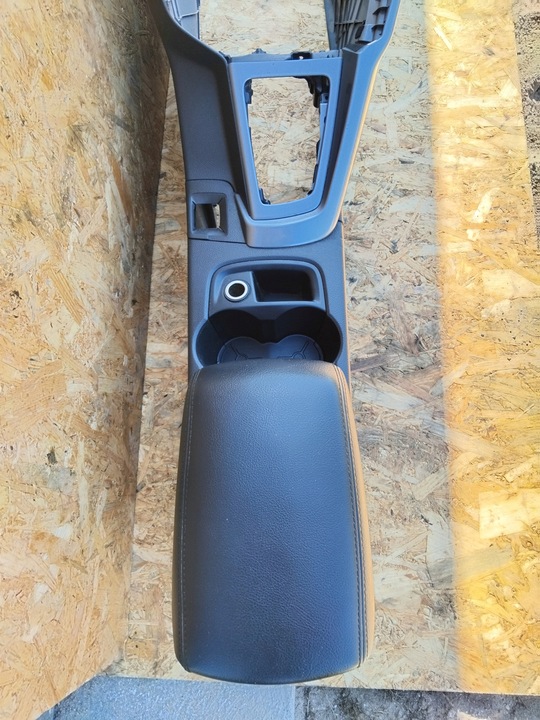 фото №6, Подлокотник кожаный kpl туннель focus mk3 11-14r