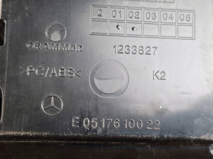фото №13, Mercedes-benz cla c117 x117 w117 2018 пепельница панели распределительной