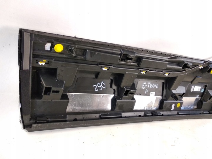 фото №7, Audi e-tron 4ke планка двері права задня зад 2018-