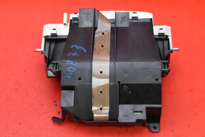 фото №6, Панель приладів eu 83800-52640 toyota yaris 1 i 1.4 d-4d 75 km 99-03