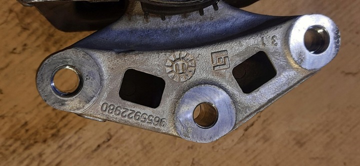 фото №9, Кронштейн подушка кронштейн двигателя 1.6thp citroen ds4 9655922980