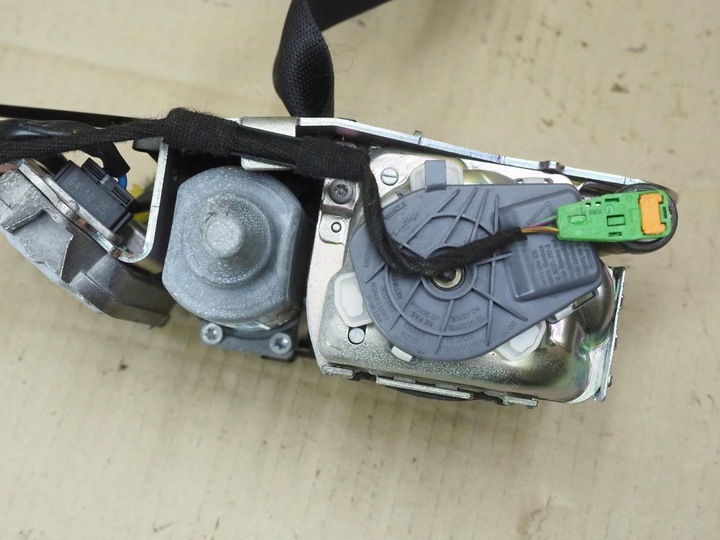 фото №15, Pas безпеки праві перед mercedes w204 a2048602686