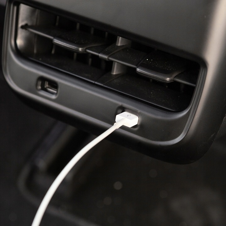 фото №6, Червоний заднє повітровідвідник захист usb для  tesla