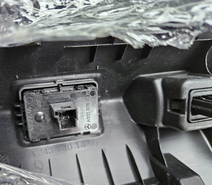 фото №9, Mercedes eqb x243 w243 оббивка планка кришки зад