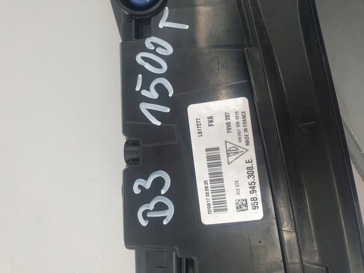 фото №8, Лампа накладка задней крышки 95b945308e porsche macan рестайлинг gts