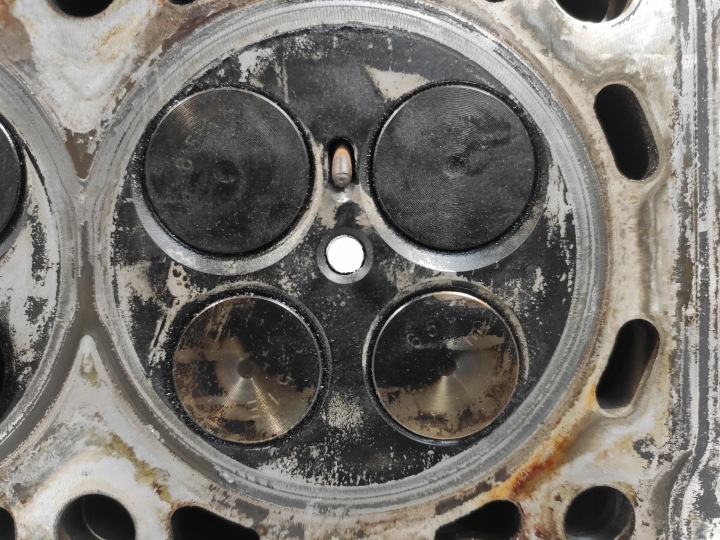 фото №12, Головка цилиндров 08692974002 валы volvo s80 s60 xc70 d5244t