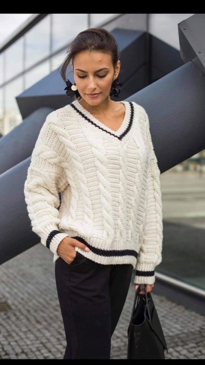 Sweter w serek oversize Yvette ecru glamour 9678827542 Odzież Damska Swetry TI GWXCTI-2