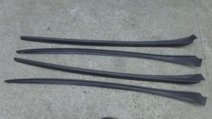 Leiste Schutzleiste PRZY SZYBIE SEAT IBIZA 4 IV 2008-2013 rechts