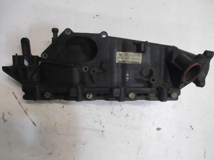 intake manifold VW AUDI 057129676AG