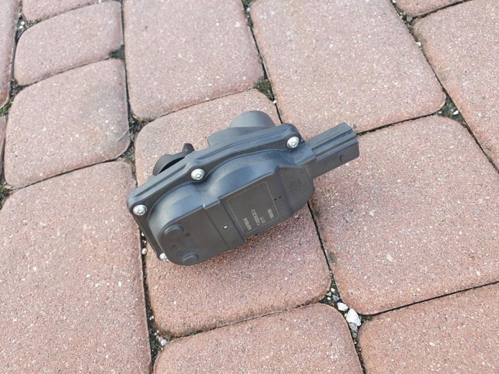 regulator of intake 170KM Opel Zafira C 55578249