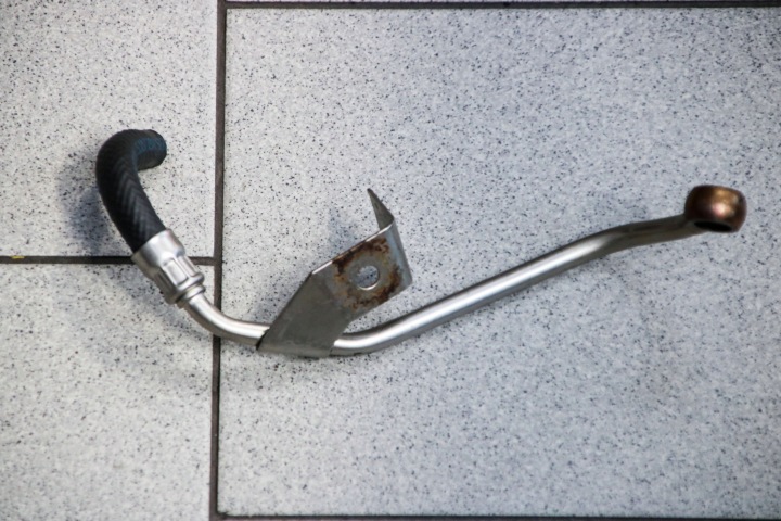 BMW X5 F15 X5 E70 hose oil line 7808010
